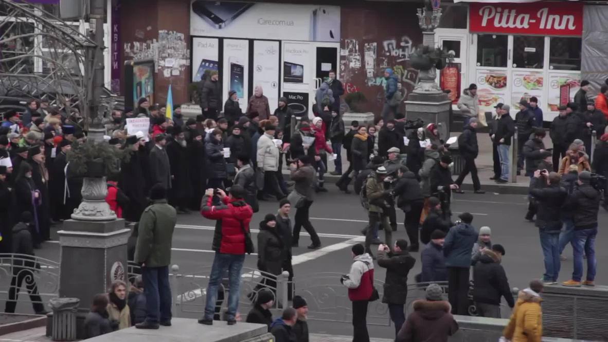Ukraine: Thousands march for Volnovakha bus victims in Kiev