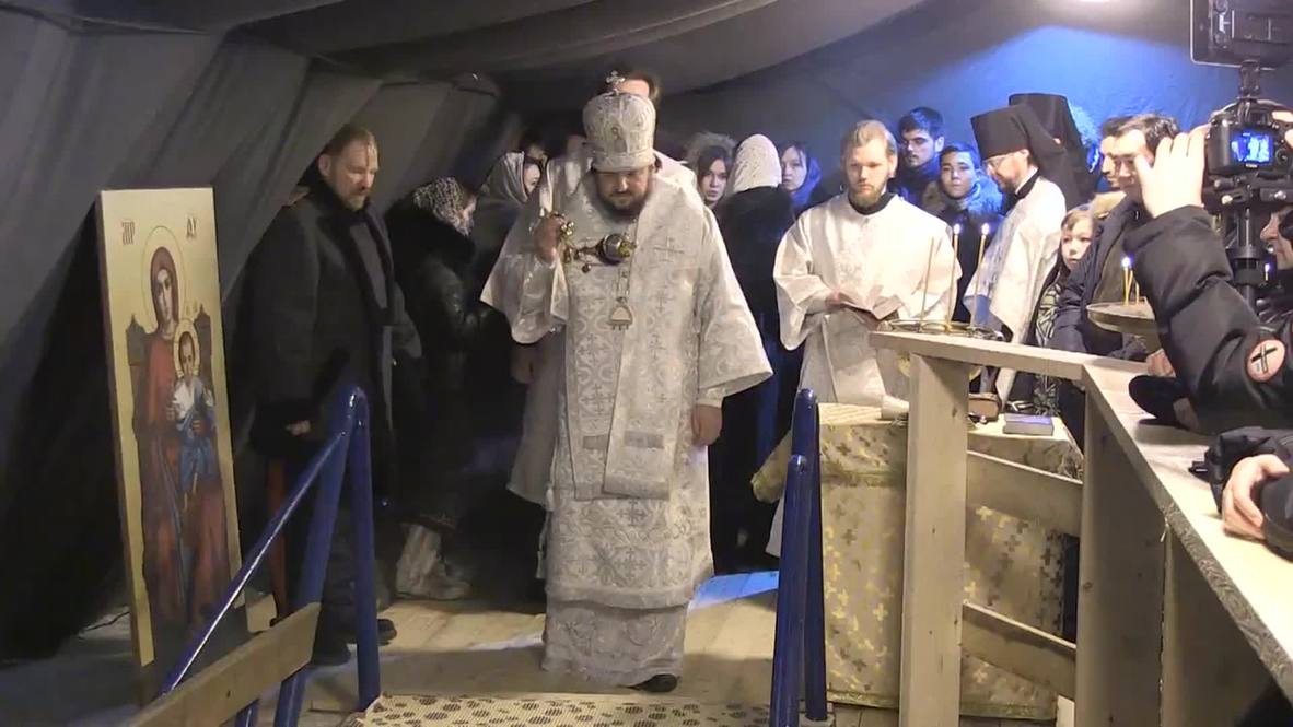 Russia: Worshippers take icy plunge for Epiphany