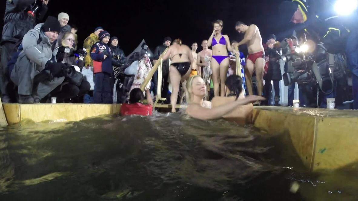 Russia: See Vladivostok faithful take frozen leap for Epiphany