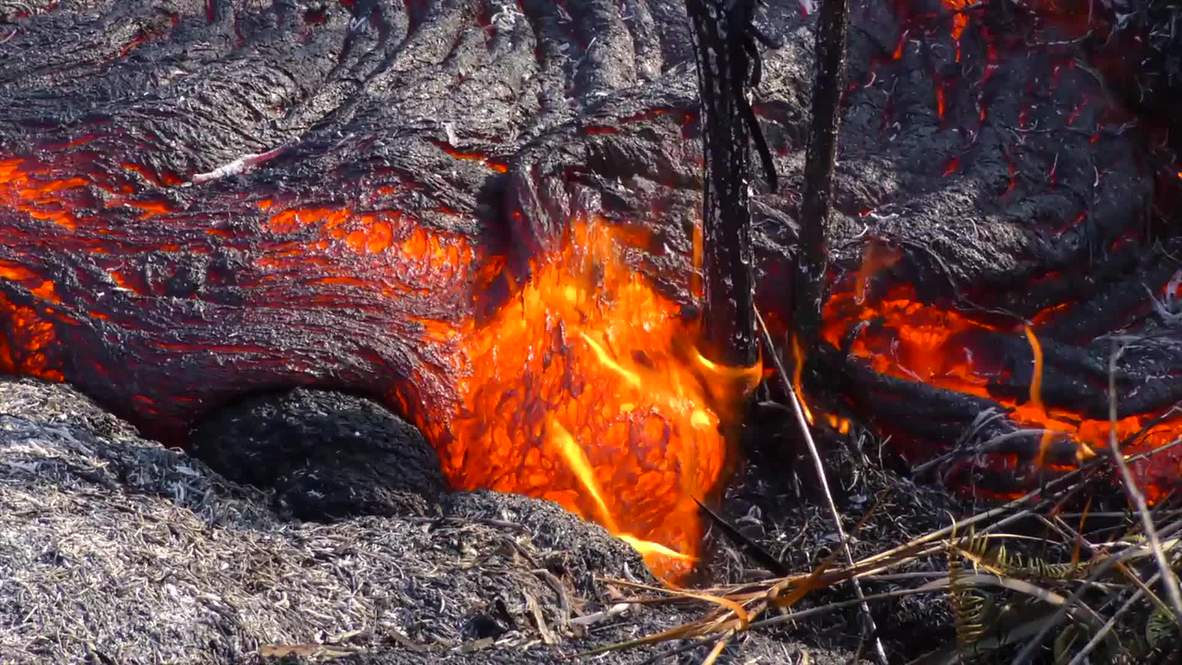 USA: Lava from Kilauea Volcano creeps closer to main Hawaii highway
