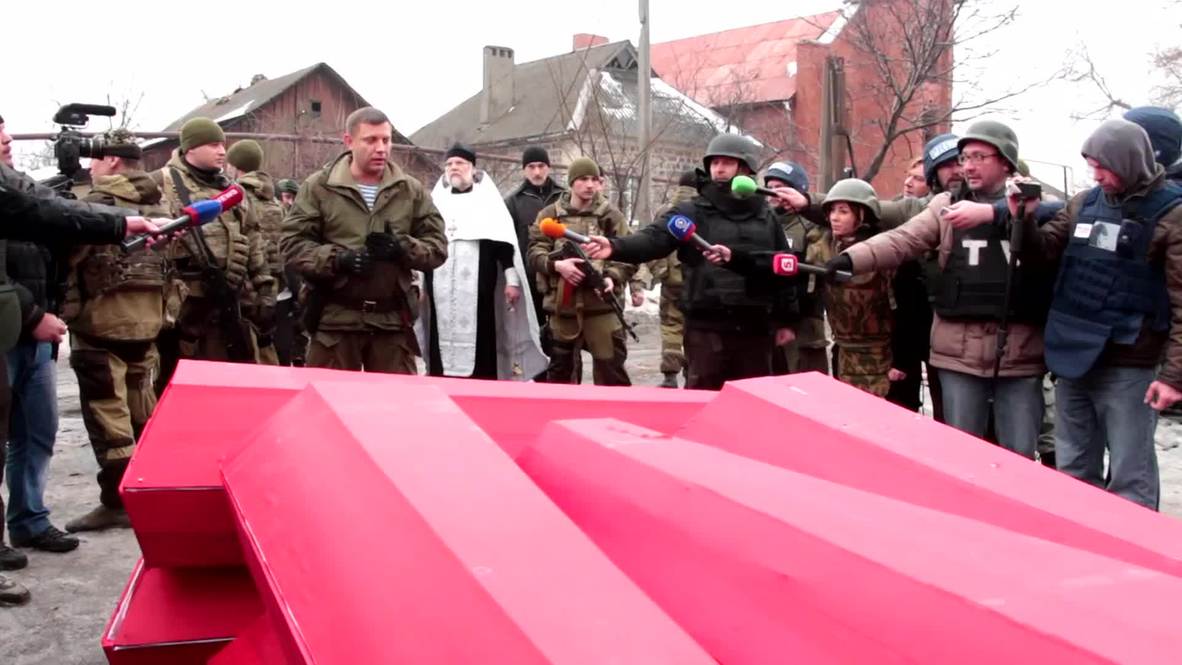 Ukraine: Zakharchenko oversees return of deceased Kiev troops
