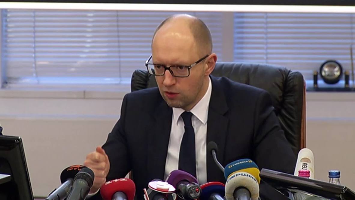 Ukraine: Yatsenyuk calls Mariupol strikes 'terrorist attack'