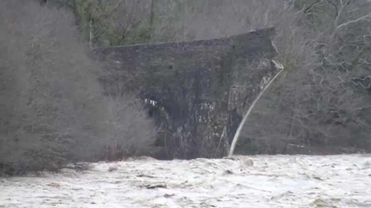 Greece: Historic bridge collapses due to heavy rains