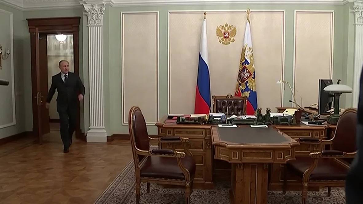 Russia: Putin meets with Rosneft CEO in Moscow