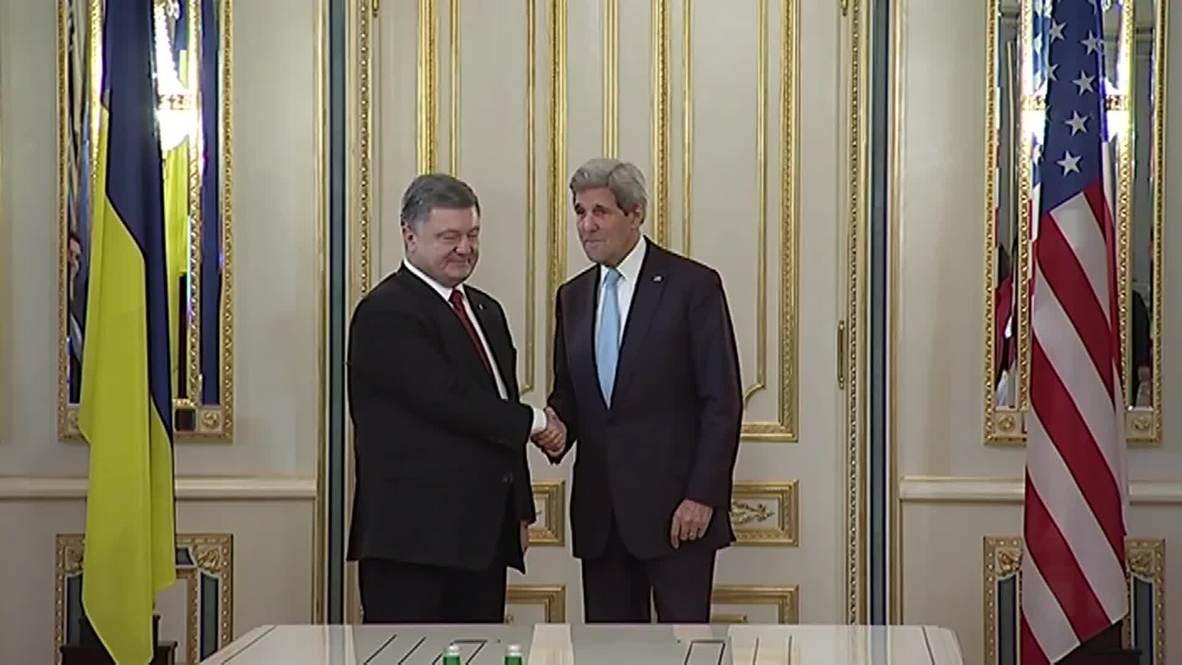Ukraine: Kerry and Poroshenko hold talks ahead of US aid boost