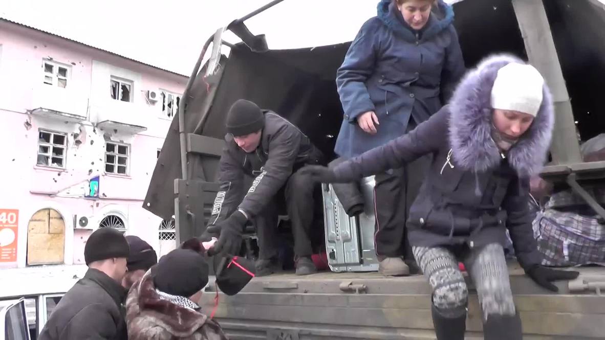 Ukraine: DNR/DPR fighters evacuate residents from newly-captured Uglegorst