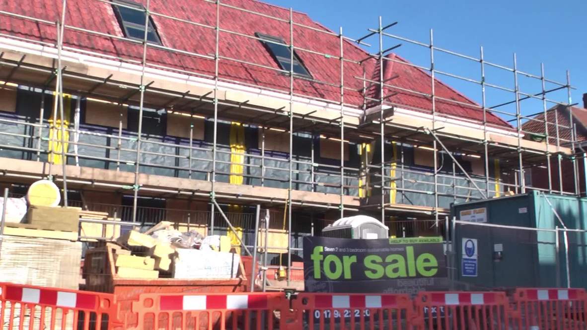 UK: See first STRAW homes in Britain