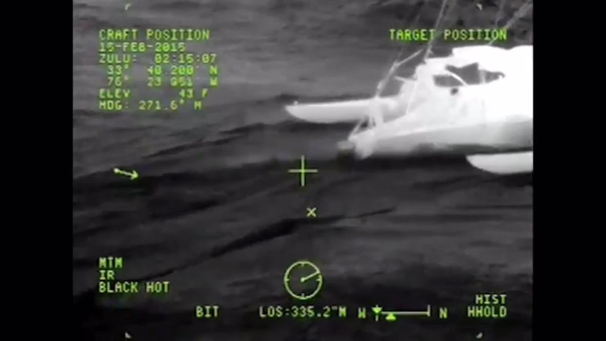 USA: Coast Guard rescues 4 from sailboat off NC coast
