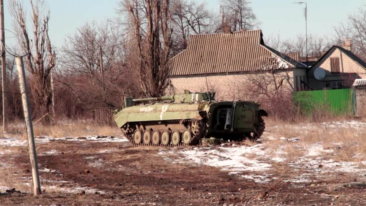 Ukraine: Flag of Novorossiya flies high in Debaltsevo