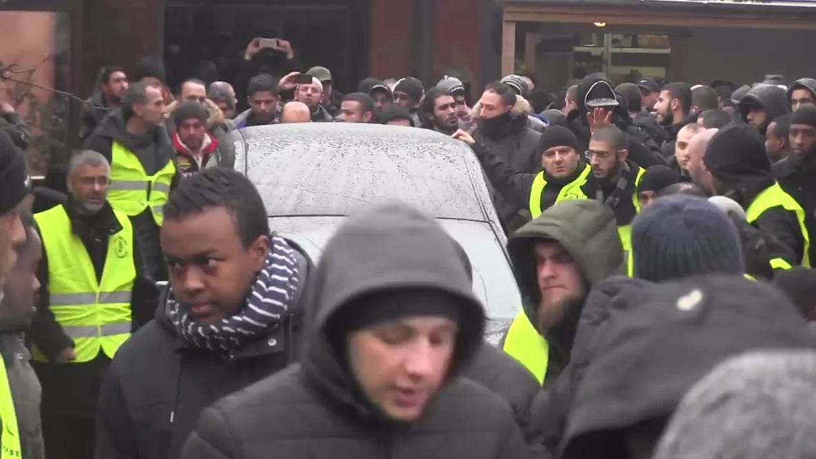 Denmark: Hundreds come out to mourn suspected Copenhagen shooter