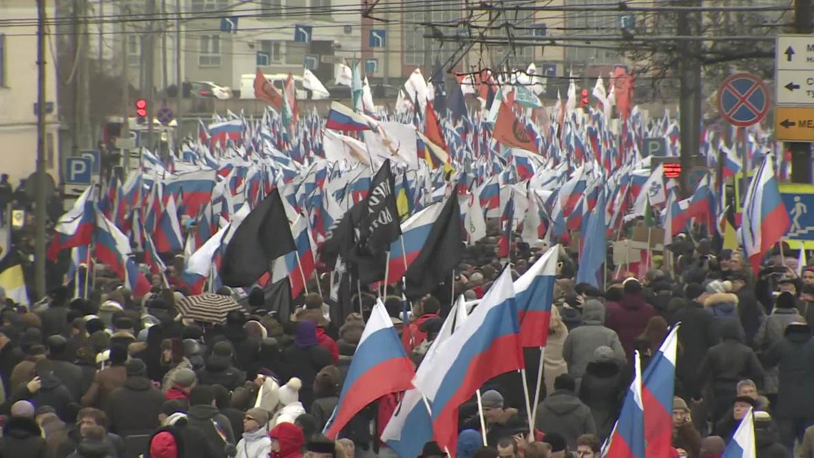 Russia: Thousands march to mourn Nemtsov in Moscow