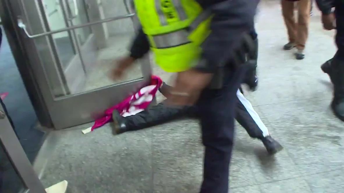 USA: Activists DRAGGED OUT of AIPAC policy conference