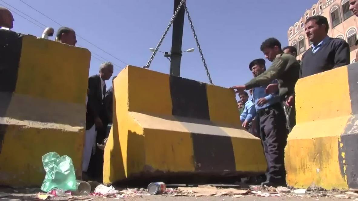 Yemen: Houthis remove security barriers around US embassy