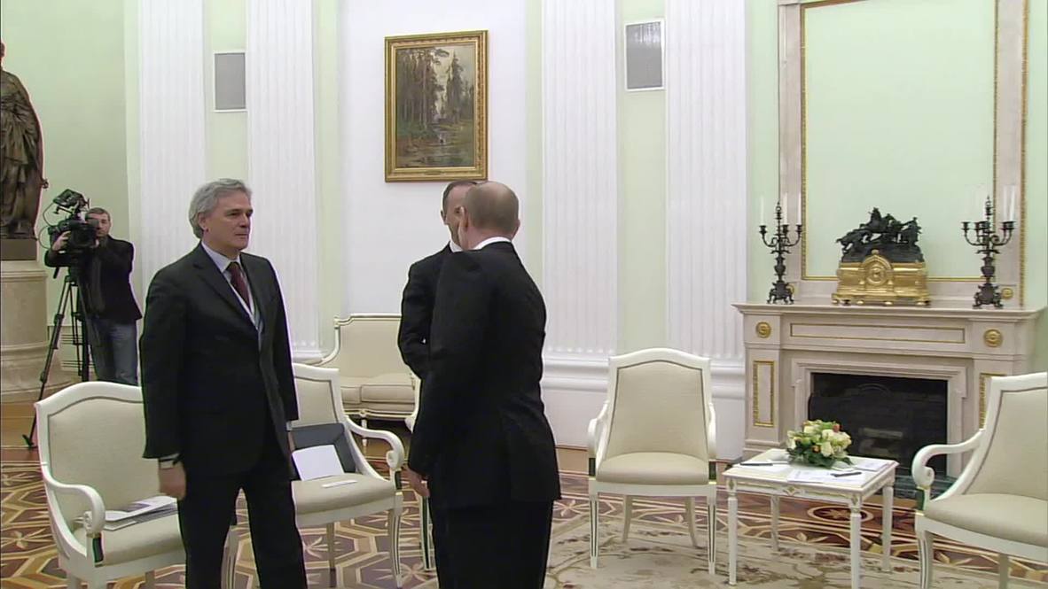 Russia: Putin talks trade with Italian PM Renzi in Moscow