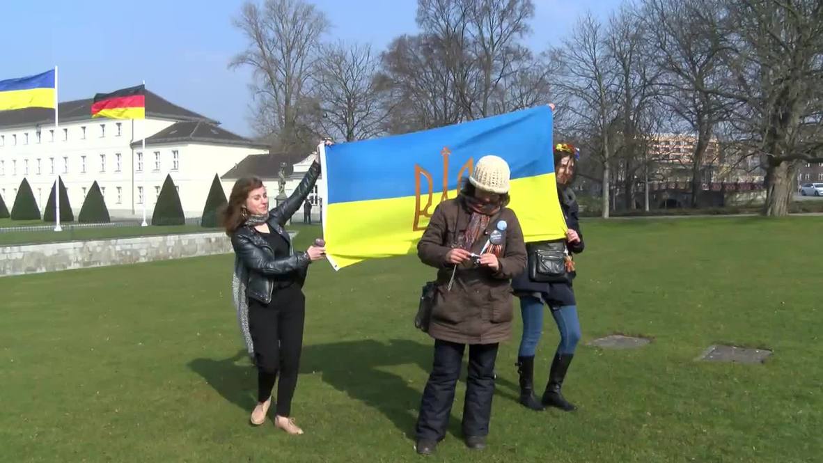 Germany: 'Stop nazis in Ukraine!' Protest greets Poroshenko in Berlin