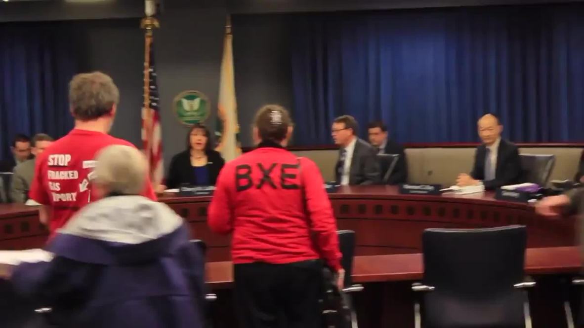 USA: Security eject sit-in protest at Federal Energy Regulatory Commission