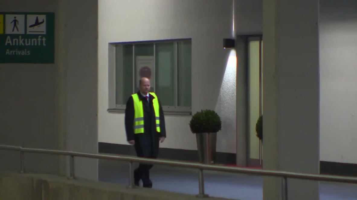 Germany: Families of crash victims arrive in Dusseldorf to depart for crash site