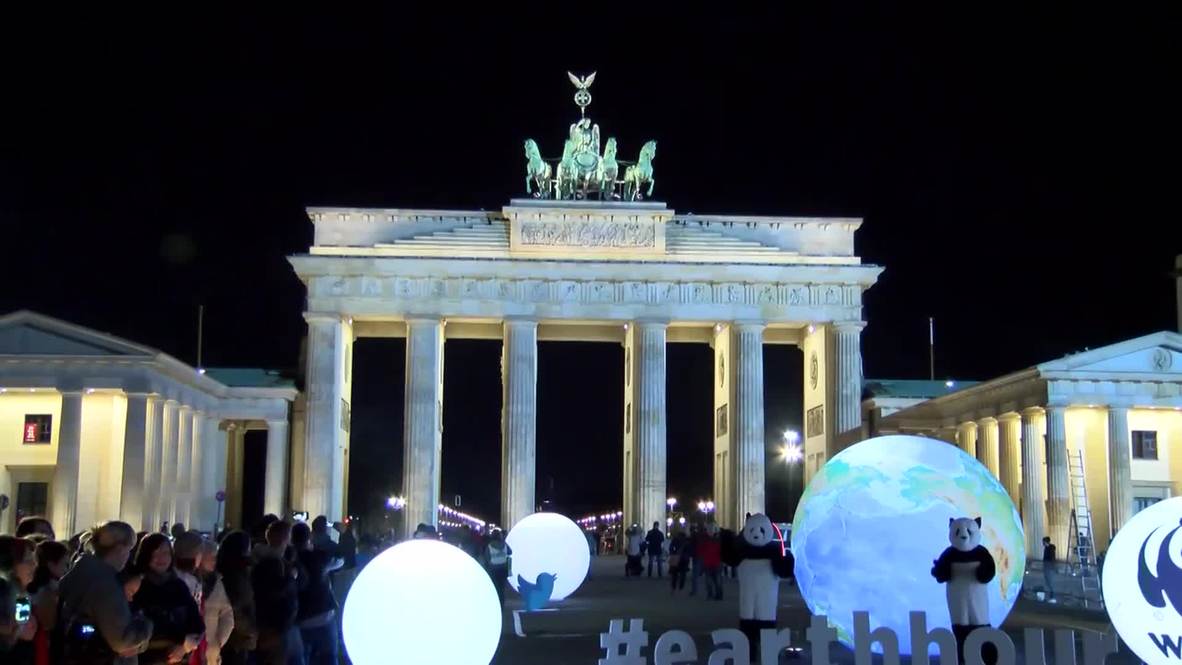 Germany: Brandenburg Gate plunged into darkness for Earth Hour