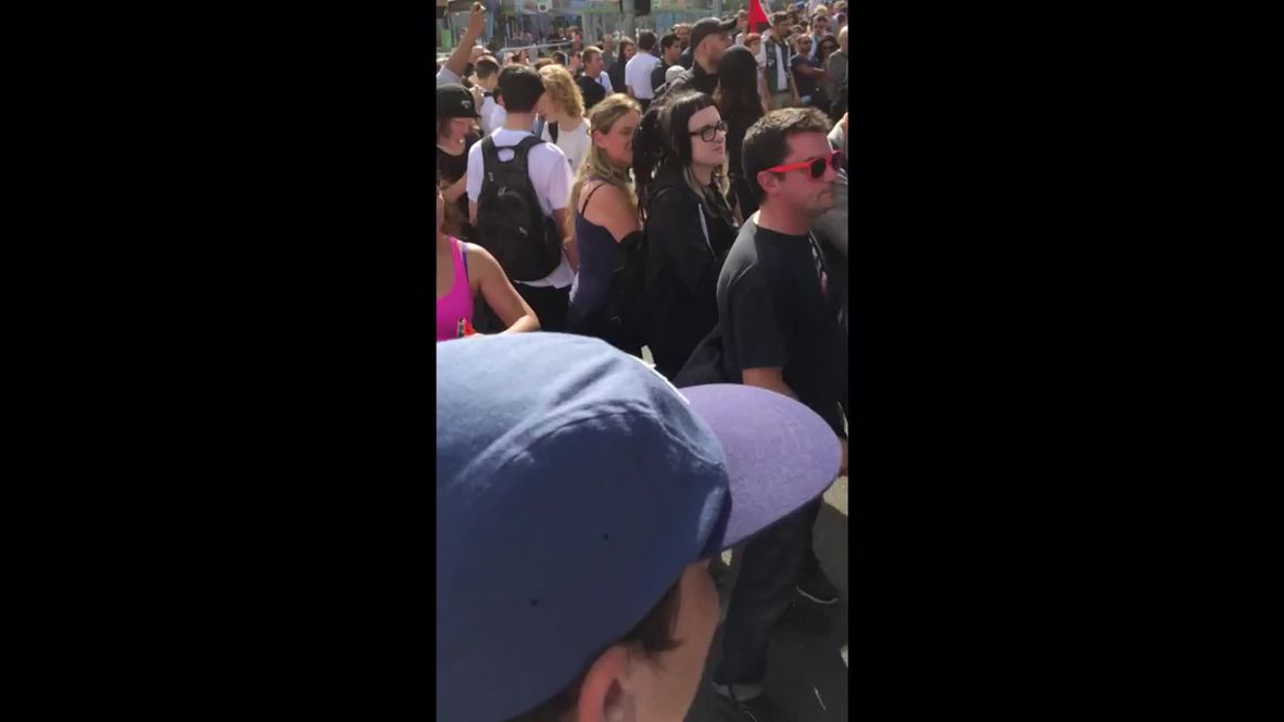 Australia: See scuffles break out at Melbourne 'Reclaim Australia' rally