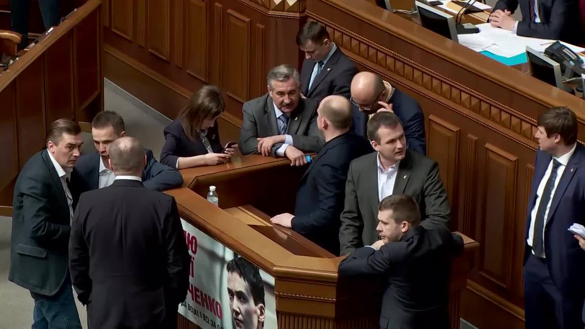 Ukraine: MPs disrupt Rada to protest corruption in Yatsenyuk's government
