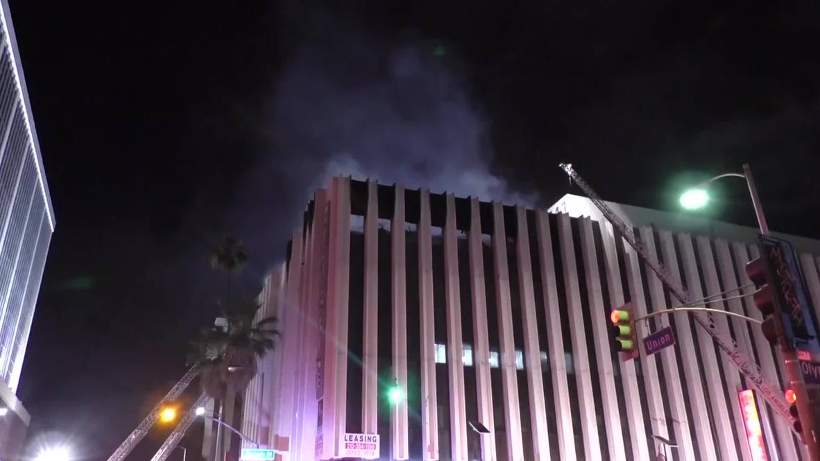 USA: Flames engulf commercial LA building - numerous rescued, one injury reported