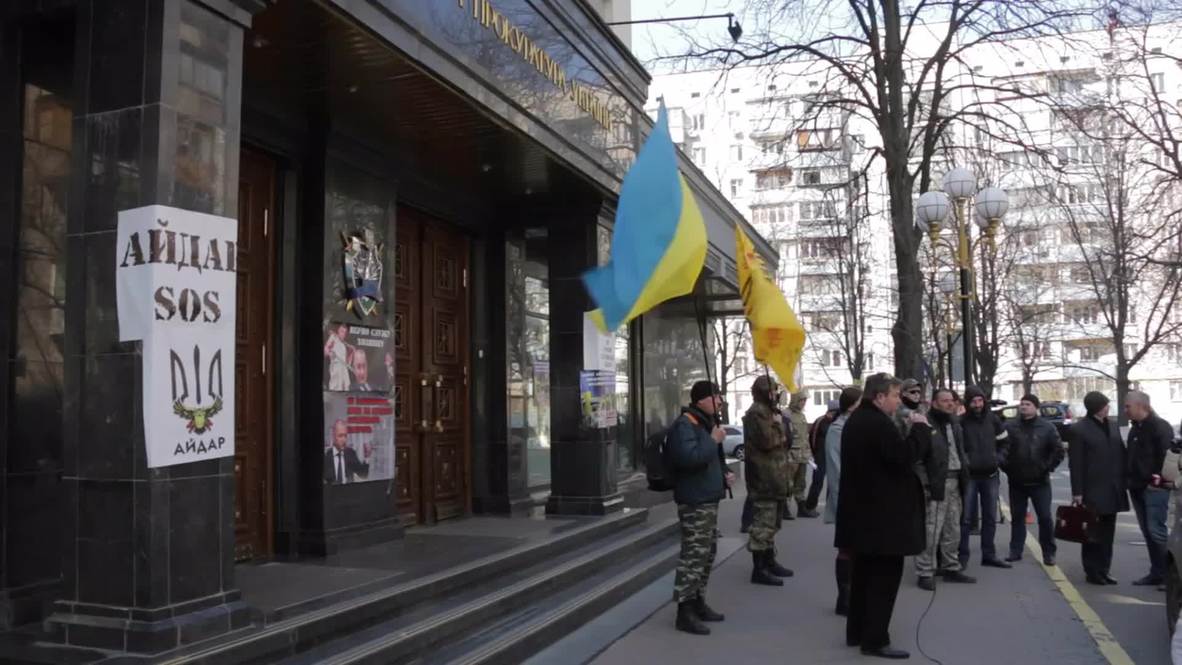 Ukraine: Protesters rally for prosecutor general and Prime Minister Yatsenyuk to be fired