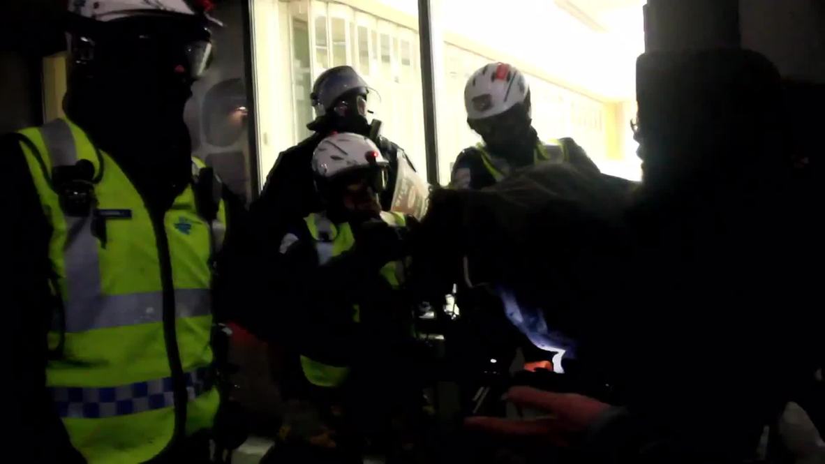 Canada: UQAM protest - is this police officer pulling a protester's hair?