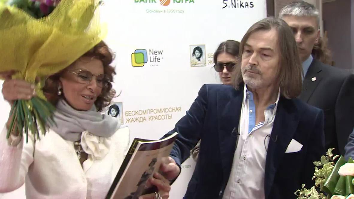 Russia: Sophia Loren celebrated in new Nikas Safronov exhibition