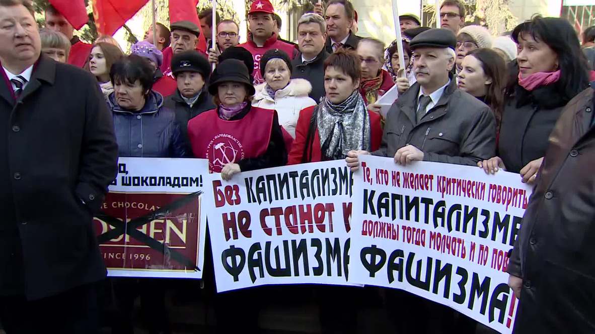 Russia: Communist Party rallies against fascism outside Ukrainian Embassy