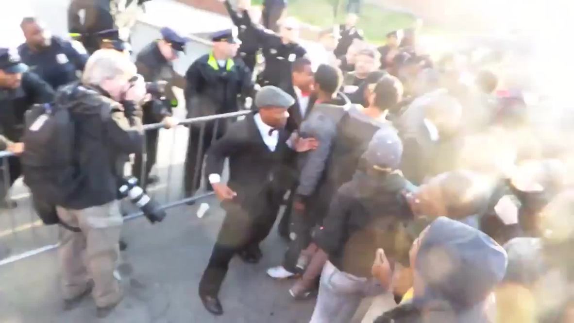 USA: #BlackLivesMatter protesters demand justice for Freddie Gray