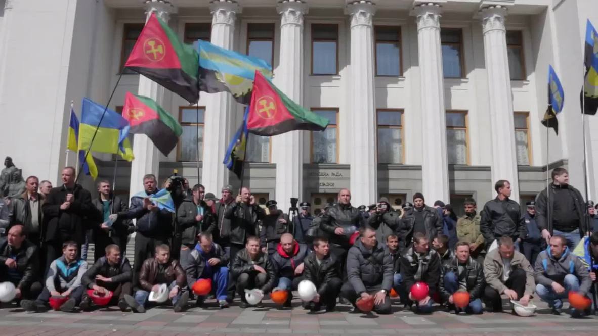 Ukraine: Miners gather in Kiev as protests intensify
