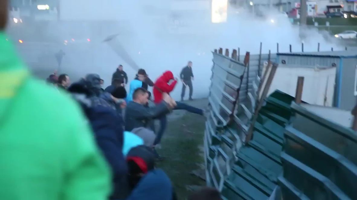 Ukraine: Violence erupts in Kiev as protesters clash over 'illegal' building
