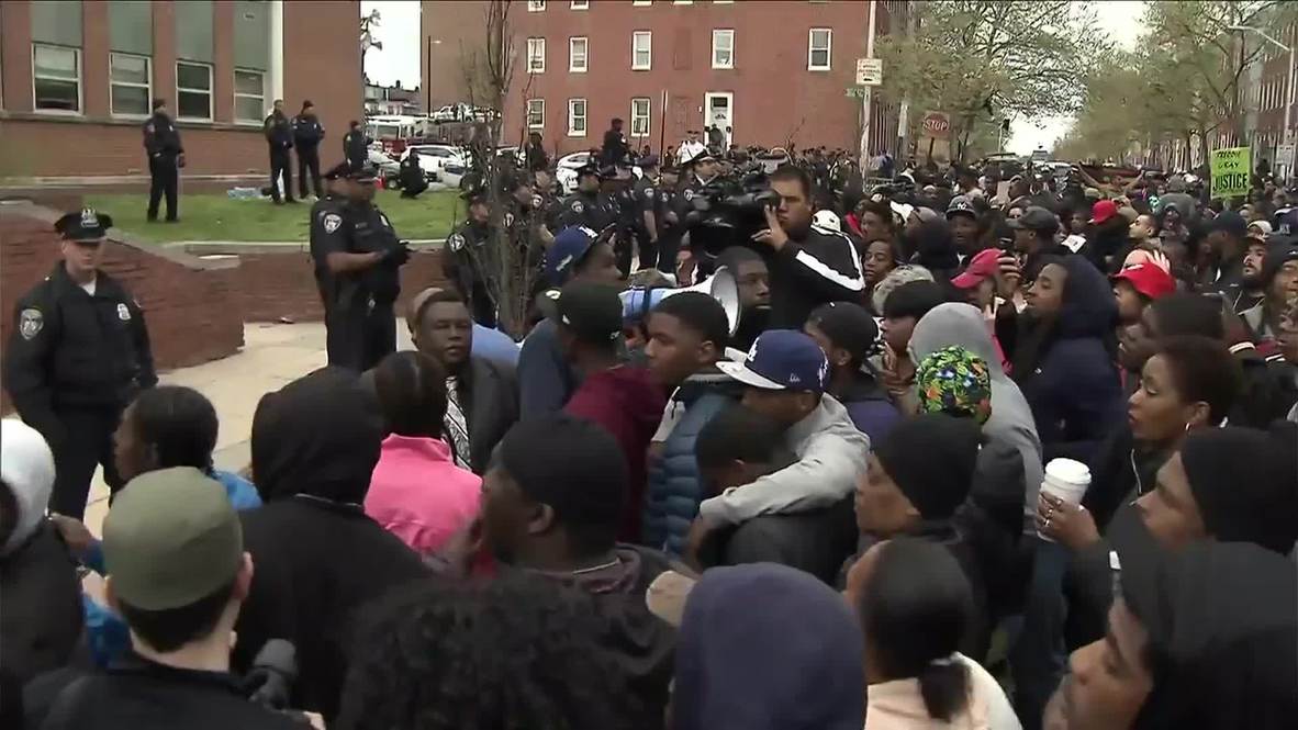 USA: Protesters rally outside Baltimore PD HQ over death of Freddie Gray