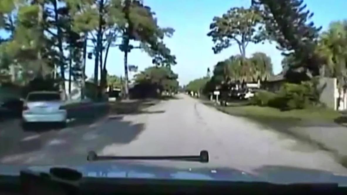 USA: Dashcam shows police officer shooting unarmed black man in Miami