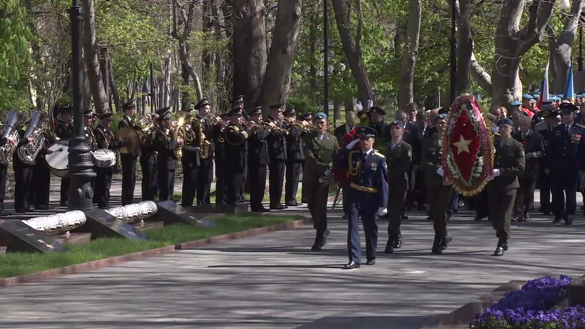 Russia: Russian Airborne past and present mark WWII anniversary
