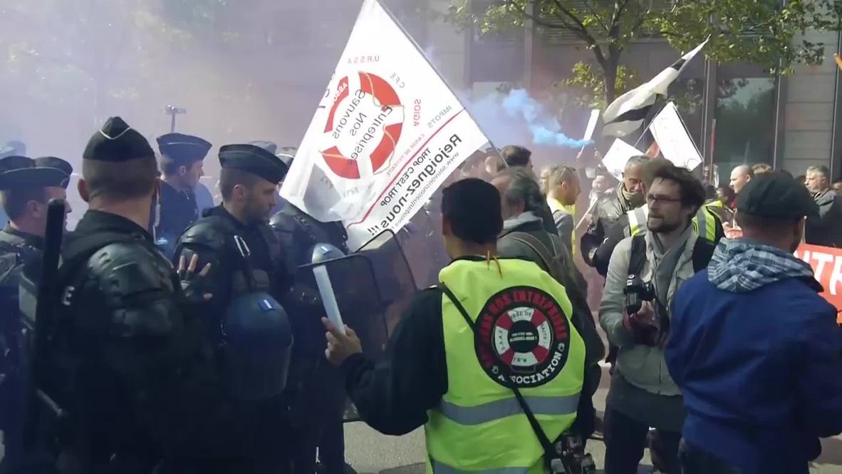France: Independent workers shut down Saint-Denis in RSI protest