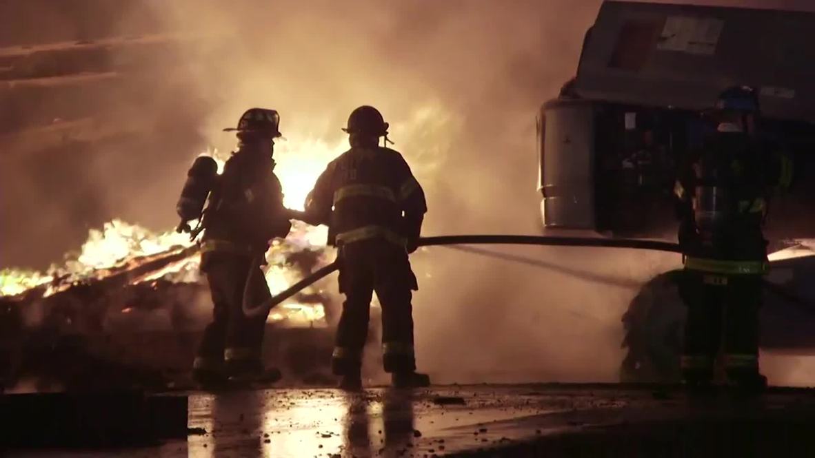 USA: Building destroyed in blaze after day of clashes in Baltimore