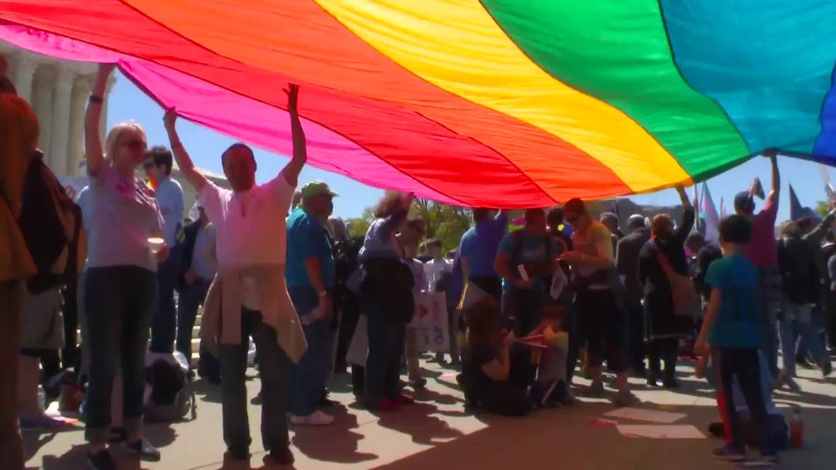 USA: Fierce rival protests as US Supreme Court discusses same-sex marriage