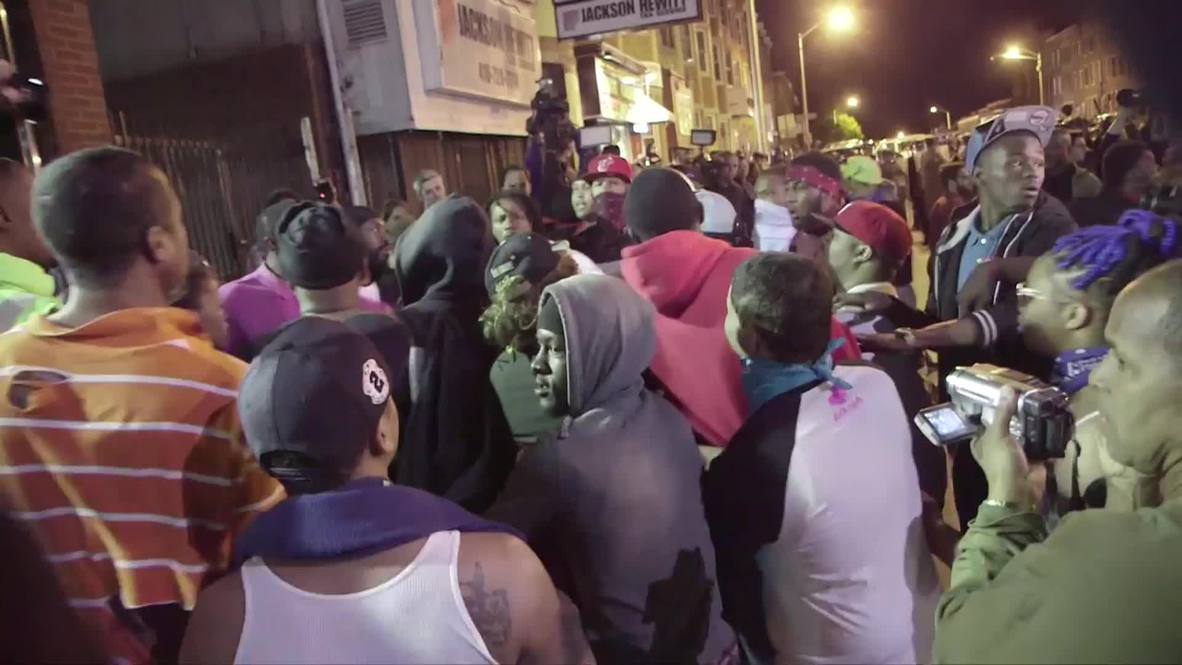 USA: Rival Crips and Bloods gangs unite to enforce curfew in Baltimore