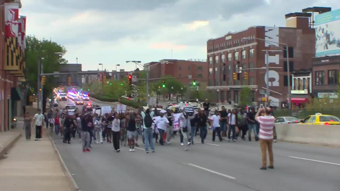 USA: Protests sweep Baltimore for fourth day running