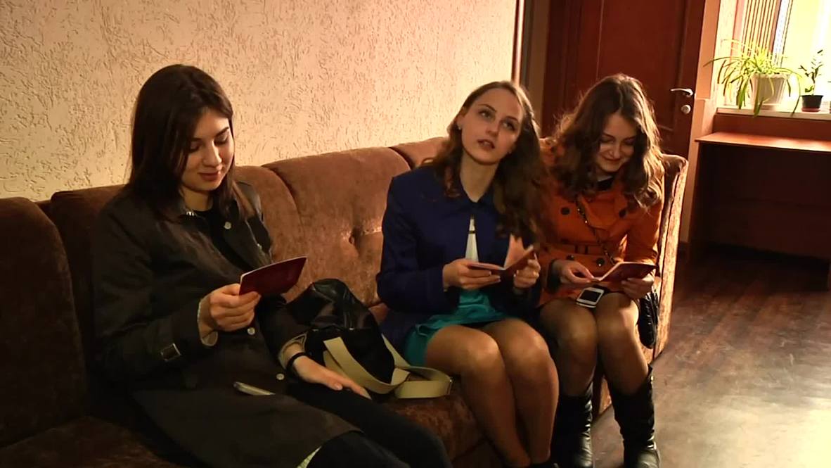 Ukraine: Self-proclaimed LPR issue passports to residents of Lugansk