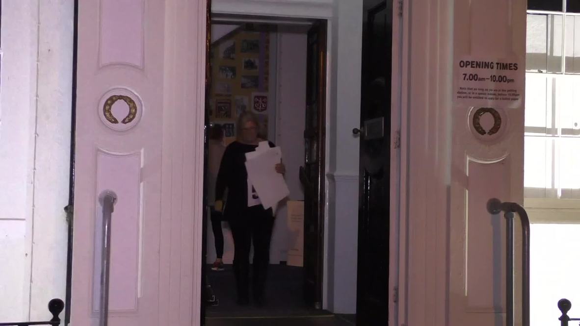UK: Polling stations close at Farage's target constituency South Thanet