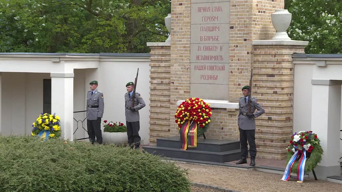 Germany: President Gauck "bows down" to Red Army for defeating the Nazis