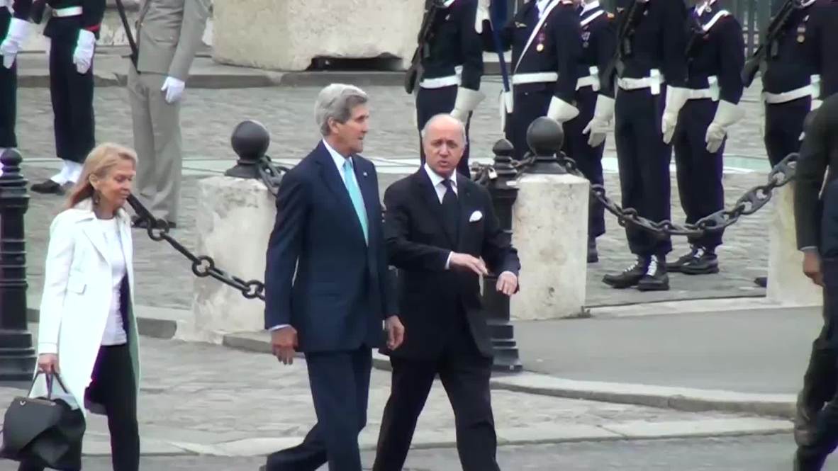 France: Kerry and Hollande join WWII service at Arc de Triomphe