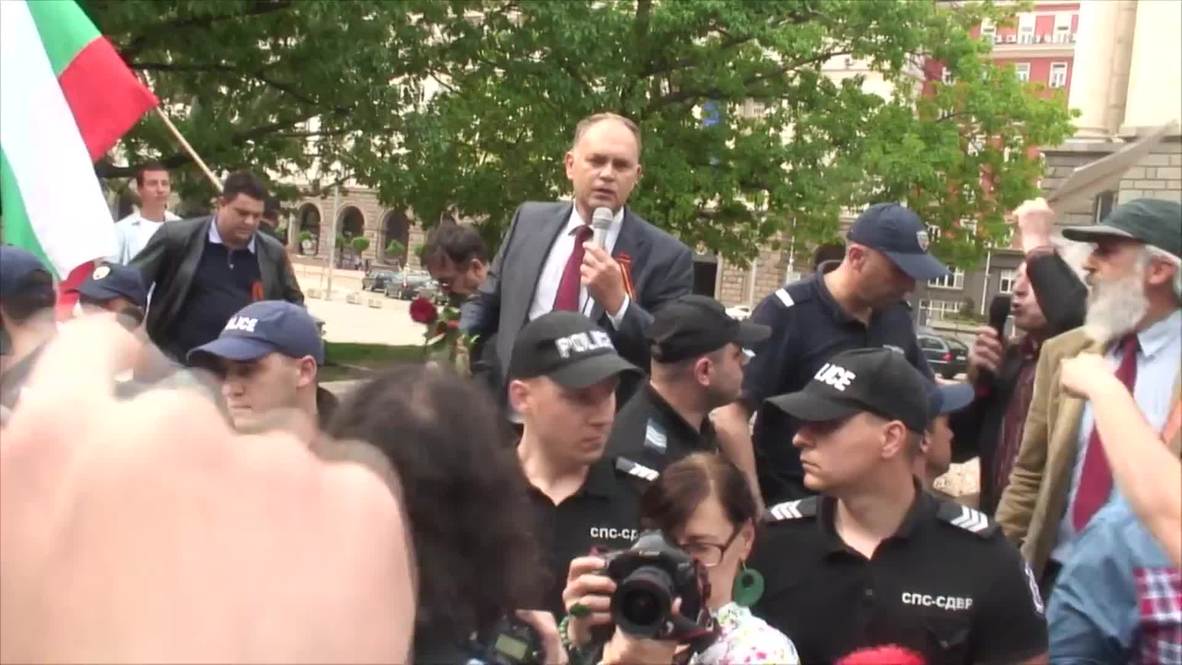 Bulgaria: Sofia march honours Soviet WWII Victory