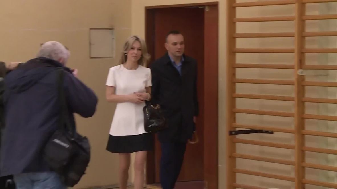 Poland: Only female presidential candidate Magdalena Ogorek casts vote