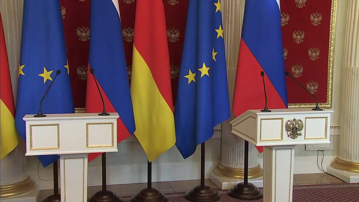 Russia: Vladimir Putin welcomes Merkel and encourages end to sanctions