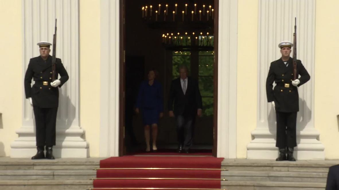 Germany: Gauck welcomes Israeli President Rivlin to Berlin with full military honours