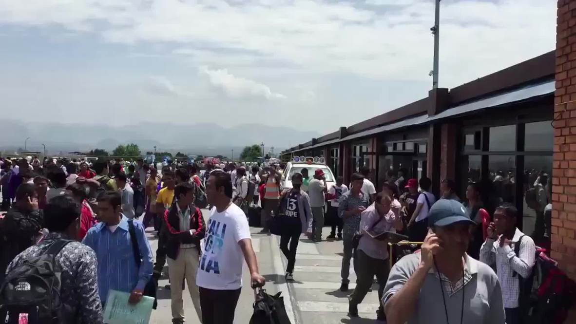 Nepal: Second huge earthquake forces Kathmandu's airport to close