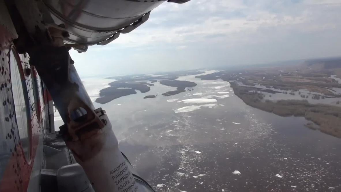 Russia: EMERCOM helicopters monitor flood risk in Sakha Republic